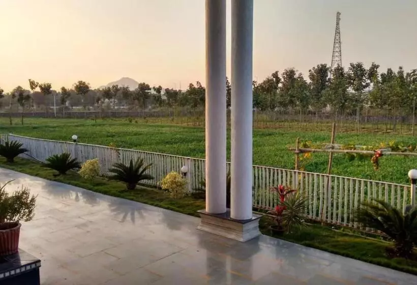 ホテル Bhagrecha Farms   A Memorable Farm Stay