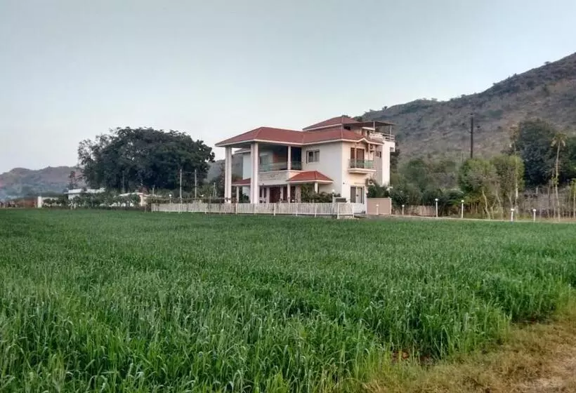 ホテル Bhagrecha Farms   A Memorable Farm Stay
