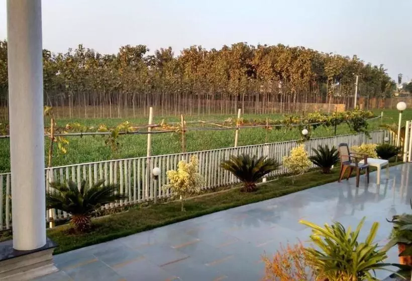 ホテル Bhagrecha Farms   A Memorable Farm Stay