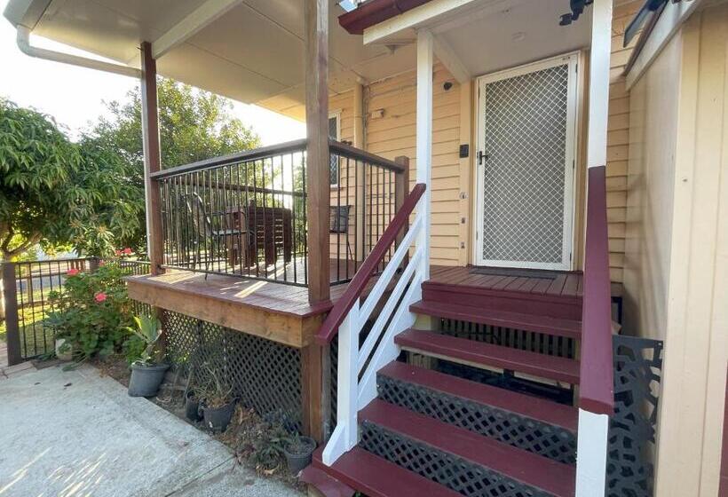 Пансион Zen Escape Guest House  Hidden Little Gem, Funky Corner, Boutique Granny Flat