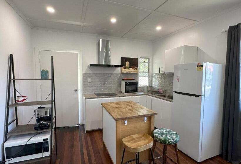 Пансион Zen Escape Guest House  Hidden Little Gem, Funky Corner, Boutique Granny Flat