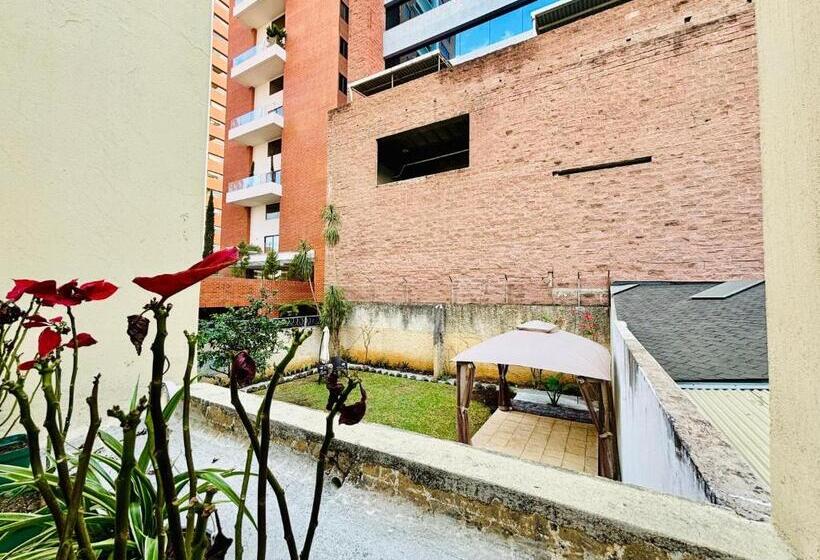 پانسیون Nomad House