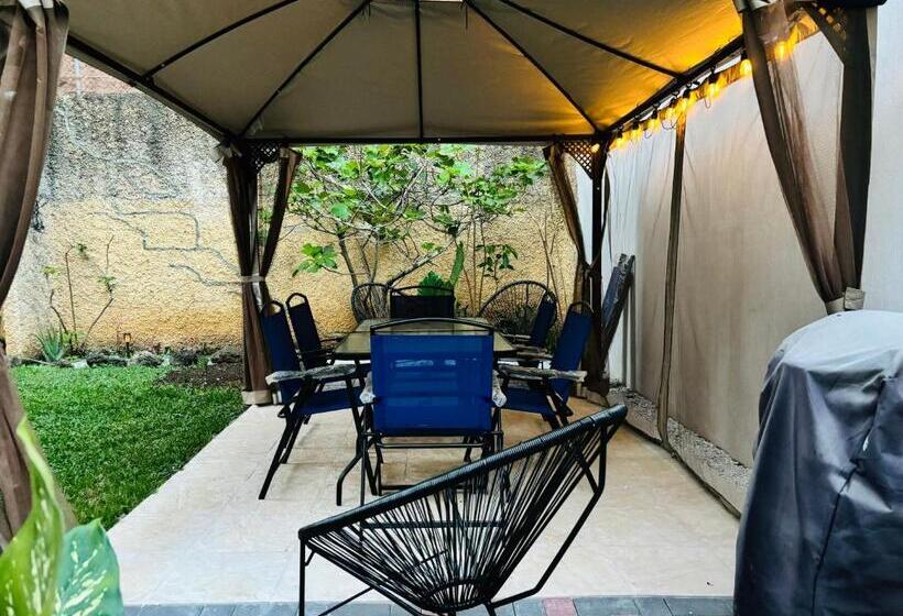 پانسیون Nomad House