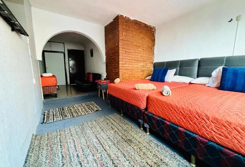 پانسیون Nomad House