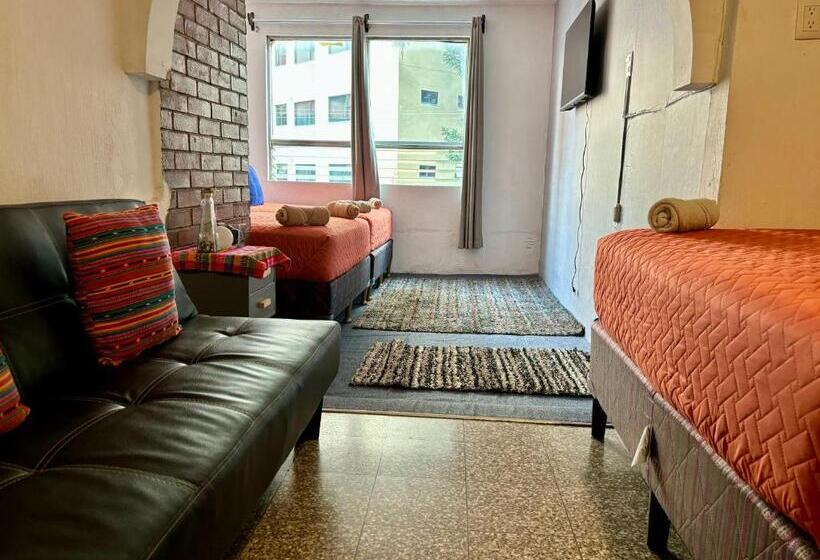 پانسیون Nomad House