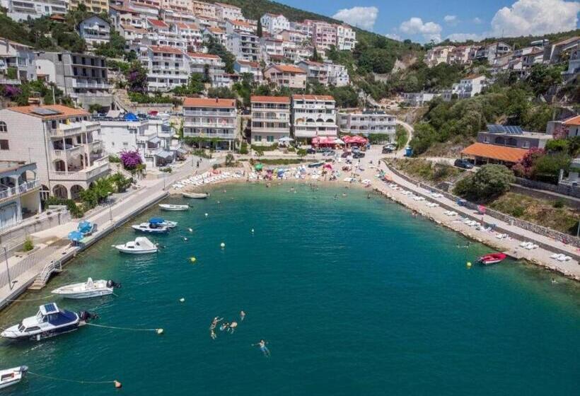 پانسیون Rooms And Apartments Matuško