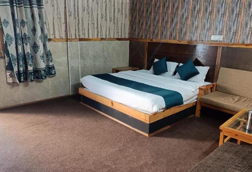 Phoenix Hotel & Restaurant