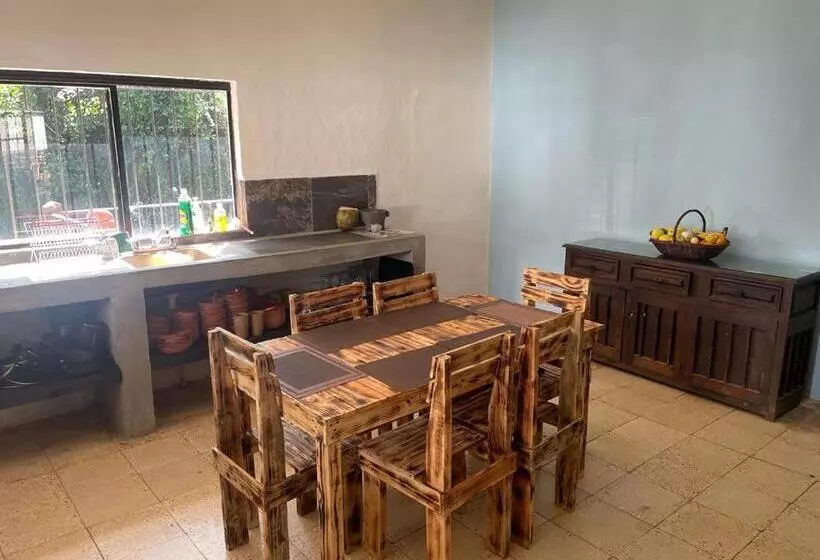 Retkeilymaja Casa Los Aguacates