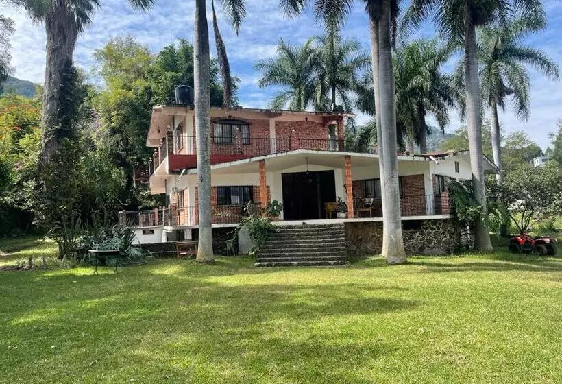 Retkeilymaja Casa Los Aguacates