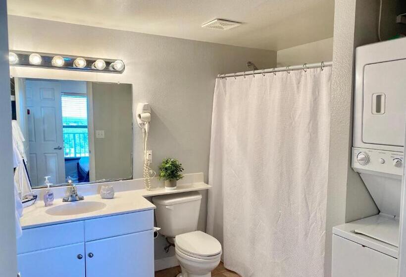 Amazing Views! Great Beachfront Panama City Condo