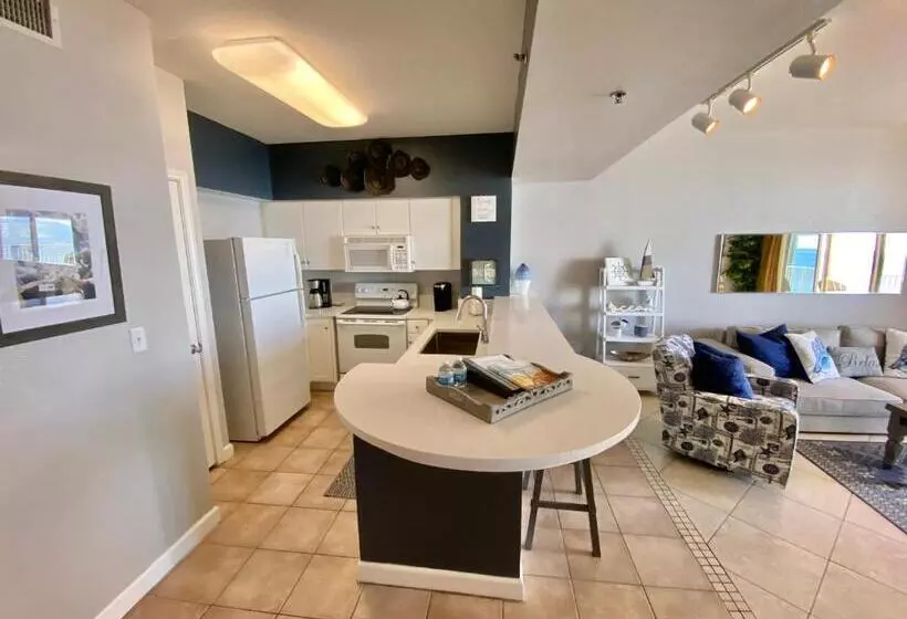 Amazing Views! Great Beachfront Panama City Condo