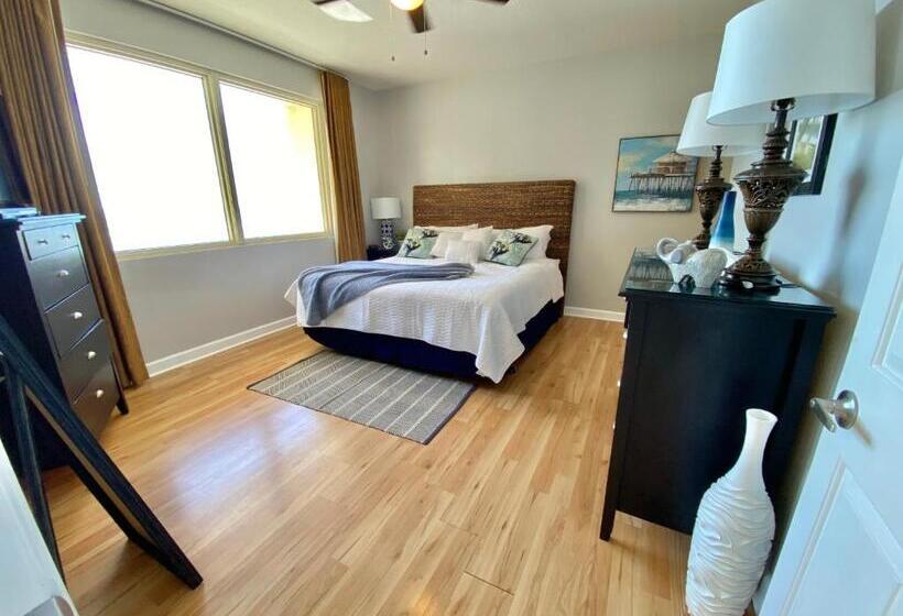 Amazing Views! Great Beachfront Panama City Condo