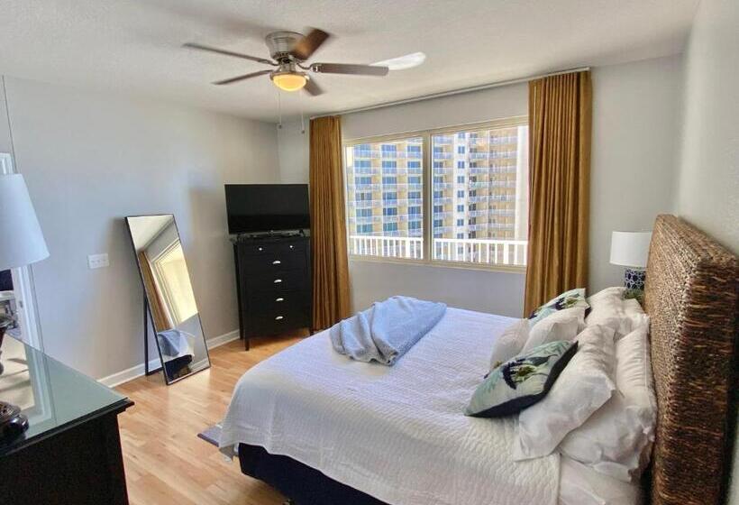 Amazing Views! Great Beachfront Panama City Condo