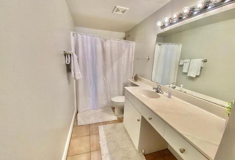 Amazing Views! Great Beachfront Panama City Condo