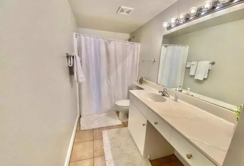 Amazing Views! Great Beachfront Panama City Condo