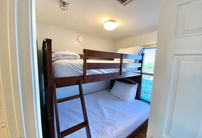 Amazing Views! Great Beachfront Panama City Condo