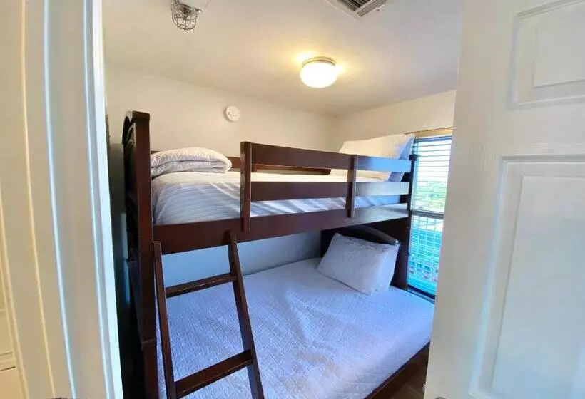 Amazing Views! Great Beachfront Panama City Condo
