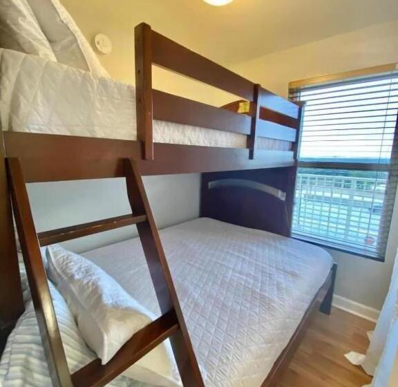 Amazing Views! Great Beachfront Panama City Condo