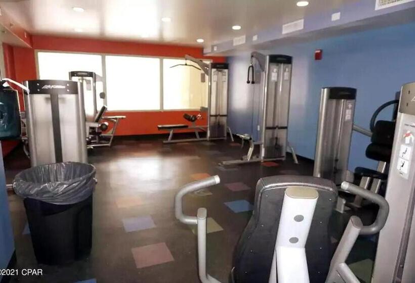 Amazing Views! Great Beachfront Panama City Condo