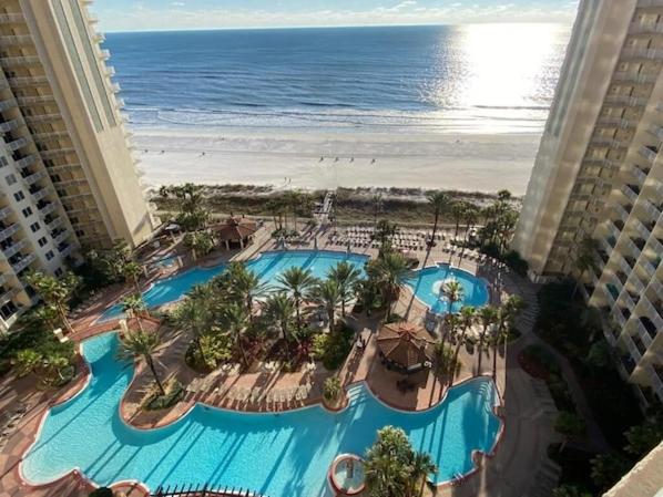 Amazing Views! Great Beachfront Panama City Condo