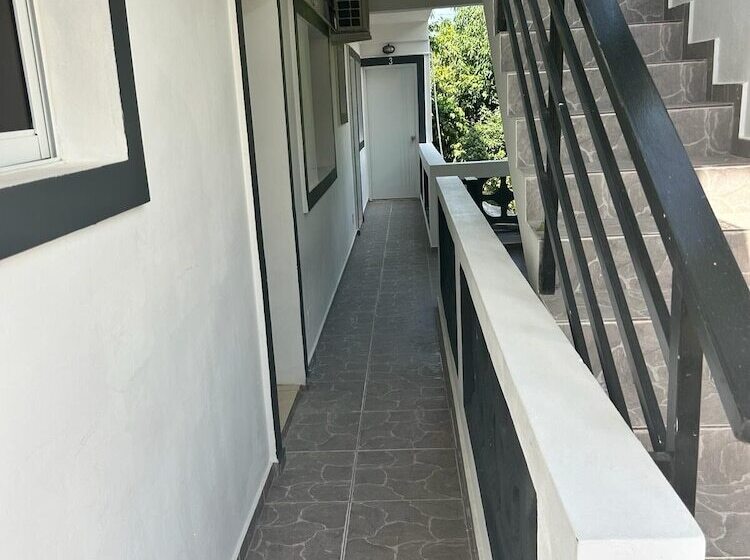 Hillmon S Hotel Bar Lounge