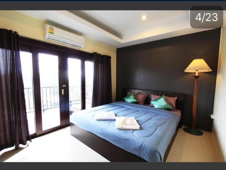 בית מלון כפרי Krabi More