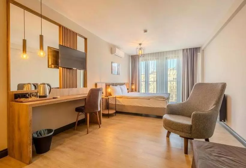 Hotelli Leli̇ko Suites