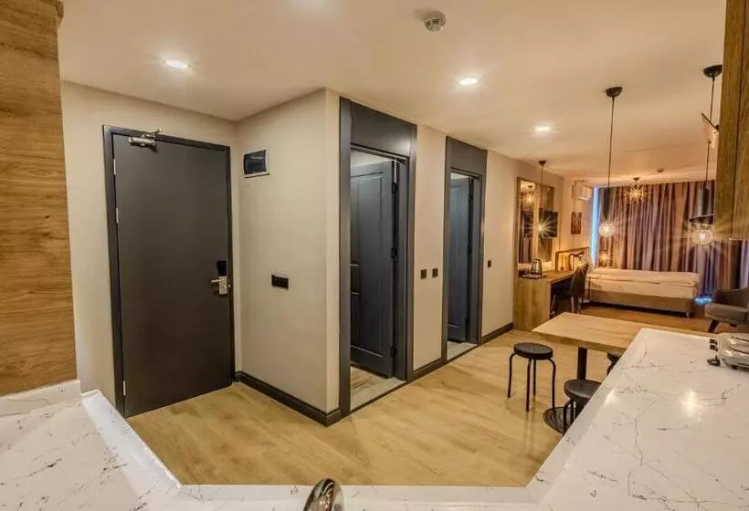 Hotelli Leli̇ko Suites