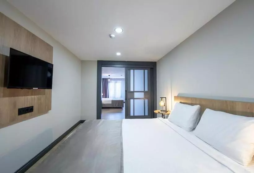 Hotelli Leli̇ko Suites