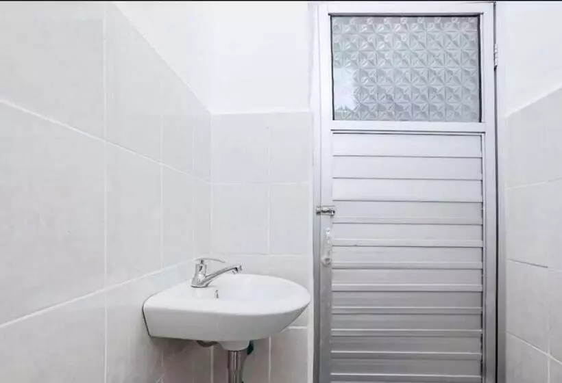 ホテル Wisma Silampari Mitra Reddoorz