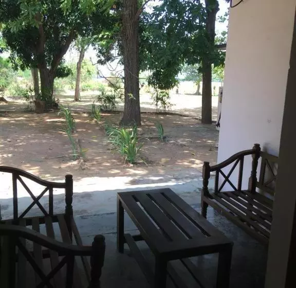 ホテル Polonnaruwa Holiday Inn