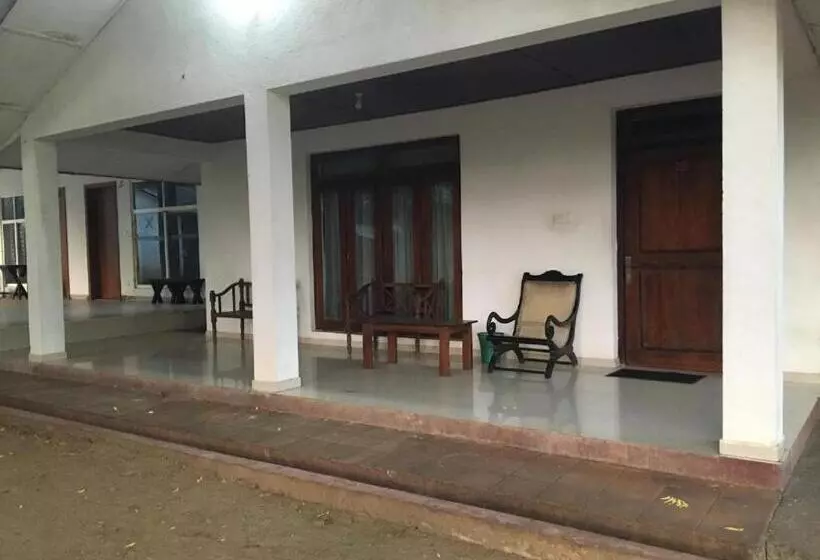 ホテル Polonnaruwa Holiday Inn
