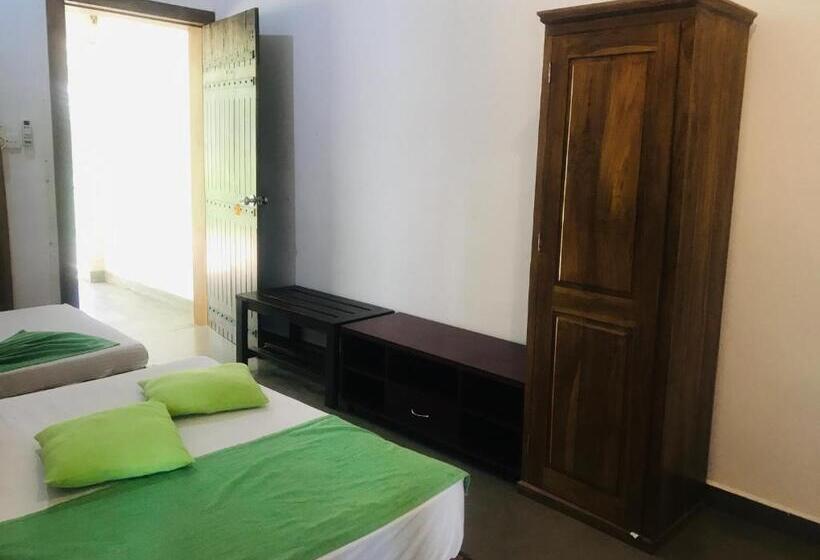 בית מלון כפרי Polonnaruwa Holiday Inn