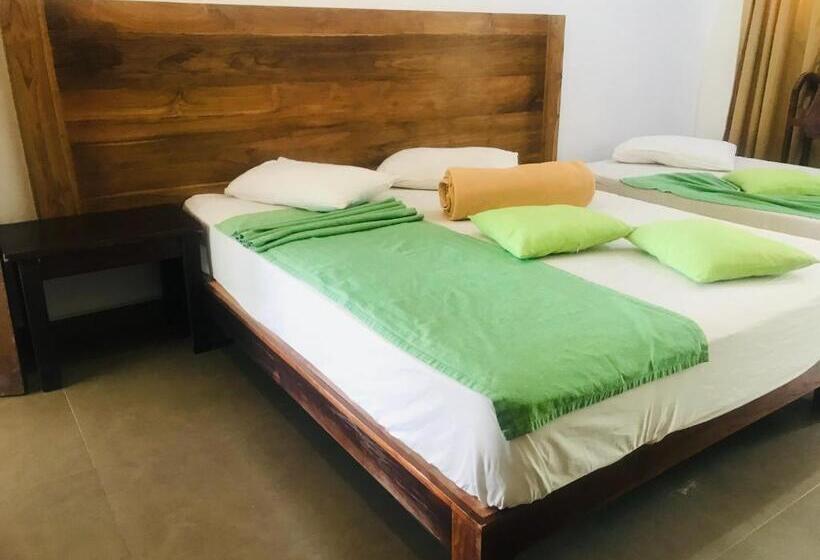 בית מלון כפרי Polonnaruwa Holiday Inn