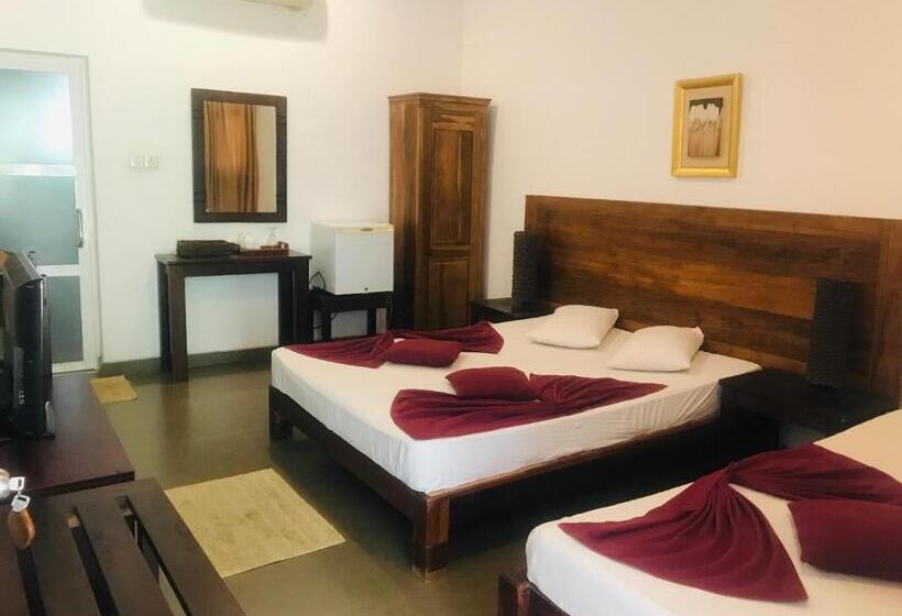 בית מלון כפרי Polonnaruwa Holiday Inn