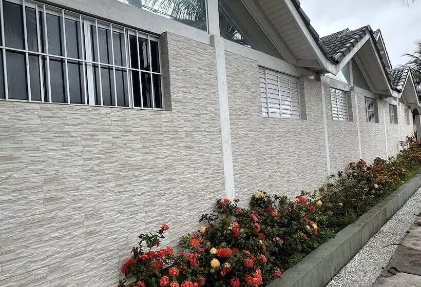 ホテル Surfside Suites