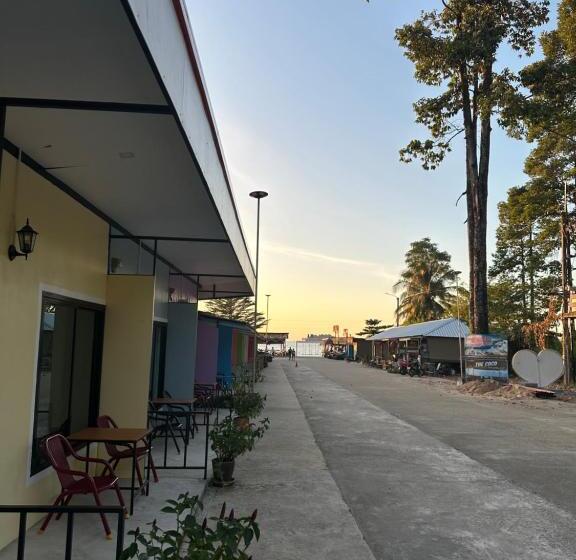 Lonely Beach Complex Titanic Hotel In Beach Shopping Street Markets ในศูนการค้าติดทะเล