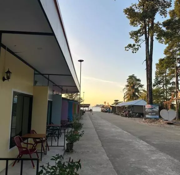 Lonely Beach Complex Titanic Hotel In Beach Shopping Street Markets ในศูนการค้าติดทะเล