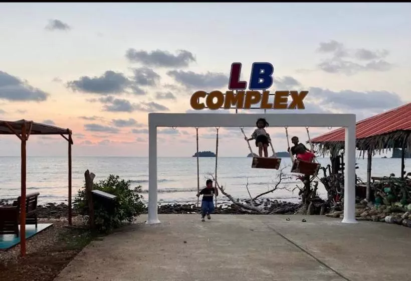 Lonely Beach Complex Titanic Hotel In Beach Shopping Street Markets ในศูนการค้าติดทะเล