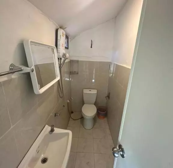 Lonely Beach Complex Titanic Hotel In Beach Shopping Street Markets ในศูนการค้าติดทะเล