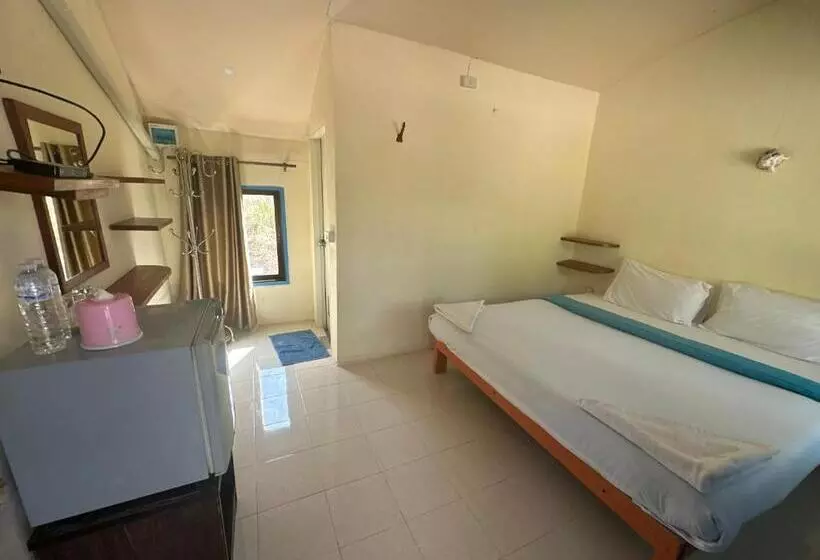 Lonely Beach Complex Titanic Hotel In Beach Shopping Street Markets ในศูนการค้าติดทะเล