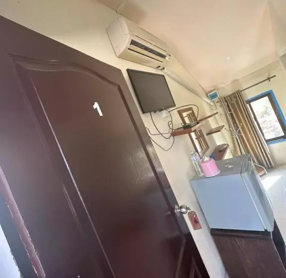 Lonely Beach Complex Titanic Hotel In Beach Shopping Street Markets ในศูนการค้าติดทะเล