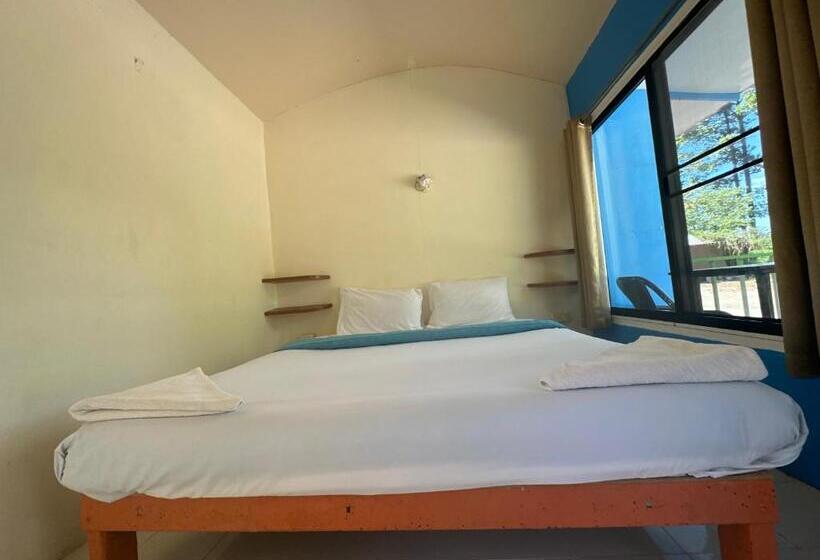 Lonely Beach Complex Titanic Hotel In Beach Shopping Street Markets ในศูนการค้าติดทะเล