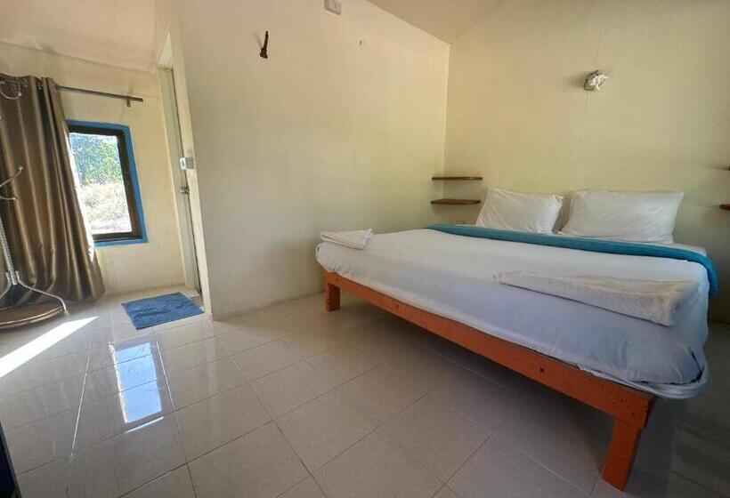 Lonely Beach Complex Titanic Hotel In Beach Shopping Street Markets ในศูนการค้าติดทะเล