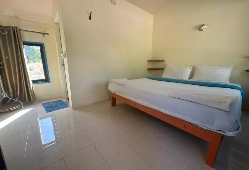 Lonely Beach Complex Titanic Hotel In Beach Shopping Street Markets ในศูนการค้าติดทะเล