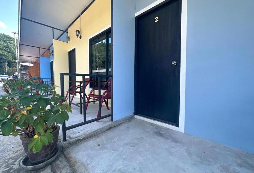 Lonely Beach Complex Titanic Hotel In Beach Shopping Street Markets ในศูนการค้าติดทะเล