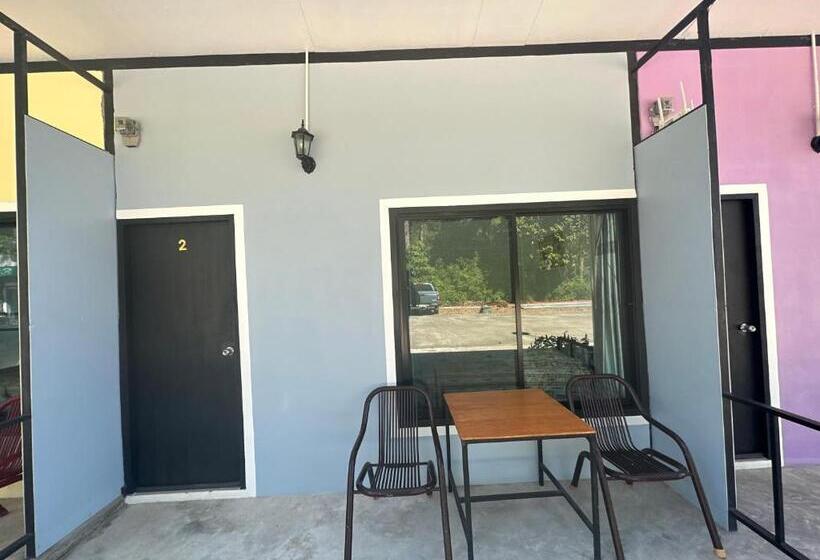 Lonely Beach Complex Titanic Hotel In Beach Shopping Street Markets ในศูนการค้าติดทะเล