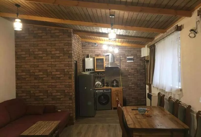 ペンション Tatul Guest House