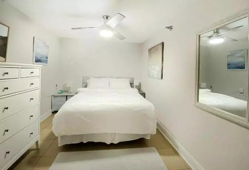 Condo In Waterfront Resort With Balcony Close To Beaches Free Bikes