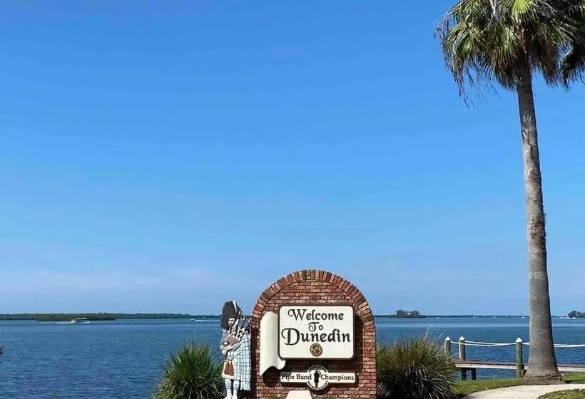 Condo In Waterfront Resort With Balcony Close To Beaches Free Bikes